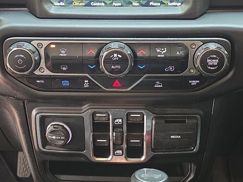 Used 2022 Jeep Wrangler Unlimited Sahara image 33