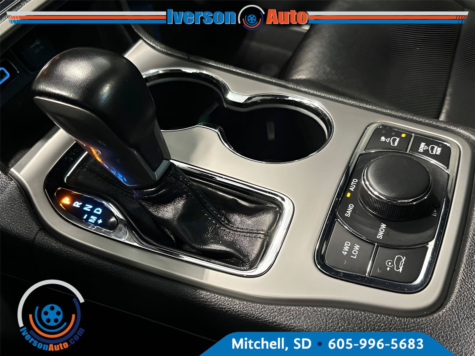 Used 2020 Jeep Grand Cherokee Overland AWD/4WD image 24