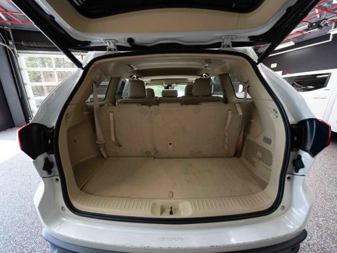 Used 2018 Toyota Highlander XLE AWD/4WD image 28