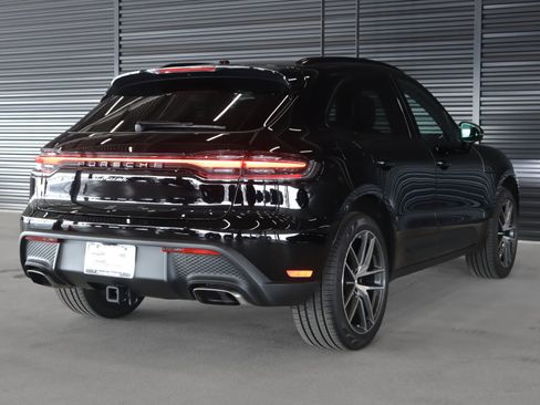 Certified 2025 Porsche Macan image 10