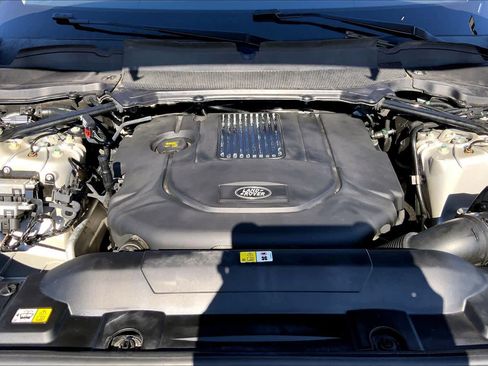 Used 2017 Land Rover Range Rover Sport SE image 31