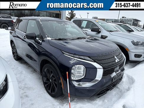 Used 2023 Mitsubishi Outlander SE Black Edition image 1