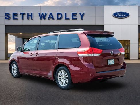 Used 2012 Toyota Sienna XLE FWD image 5