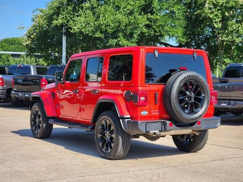 Certified 2025 Jeep Wrangler Unlimited Sahara AWD/4WD image 5