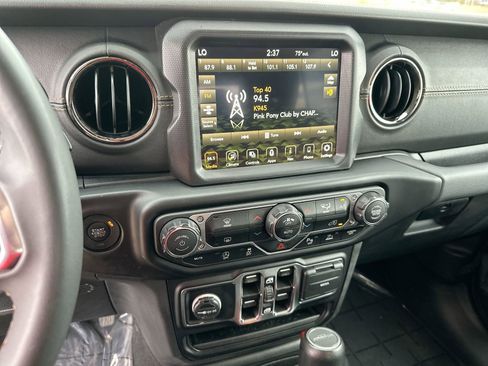 Used 2023 Jeep Gladiator High Altitude image 16