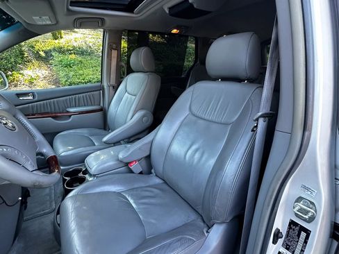 Used 2005 Toyota Sienna XLE Limited FWD image 27