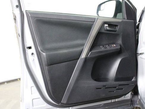 Used 2018 Toyota RAV4 LE image 13