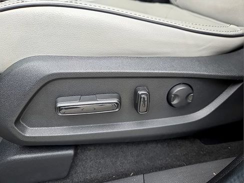 Used 2025 Honda Pilot Elite image 18
