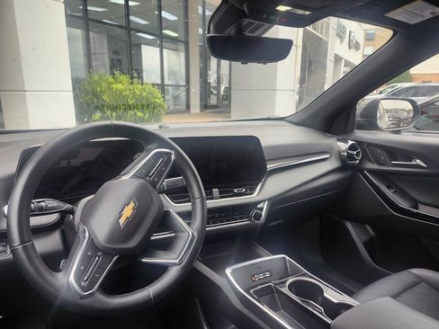 Used 2025 Chevrolet Equinox LT w/ Convenience Package II image 7