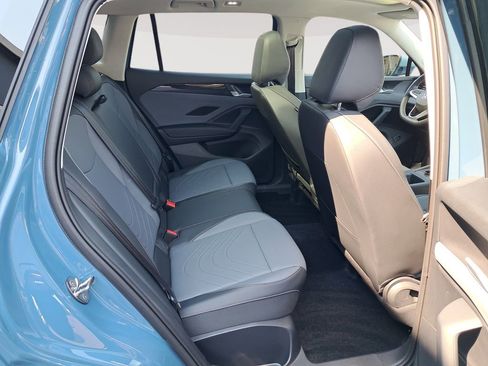 New 2025 Volkswagen Tiguan SE AWD/4WD image 16