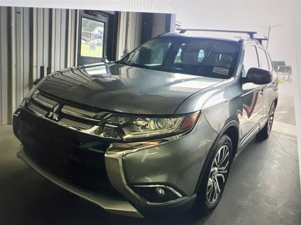Used 2016 Mitsubishi Outlander FWD image 1