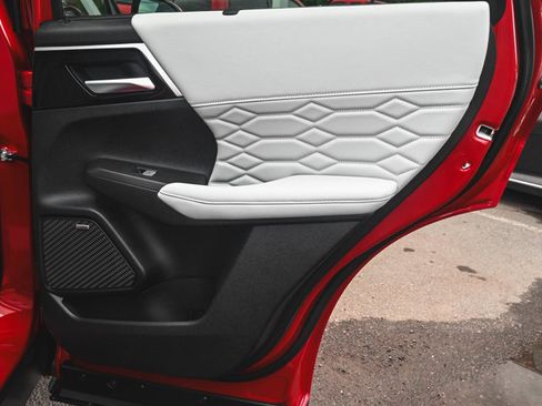 New 2025 Mitsubishi Outlander SEL image 15