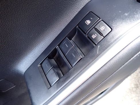 Used 2024 Toyota Highlander XLE AWD/4WD image 17