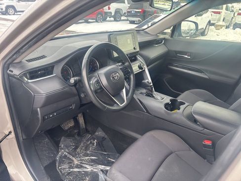 Used 2021 Toyota Venza XLE image 18