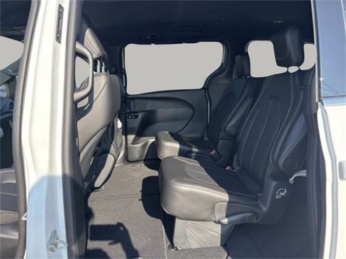 New 2026 Chrysler Pacifica Select image 20