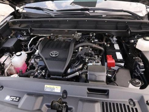 Certified 2024 Toyota Highlander LE image 28