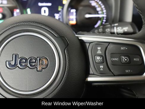 Used 2025 Jeep Wrangler Unlimited Sahara AWD/4WD image 10