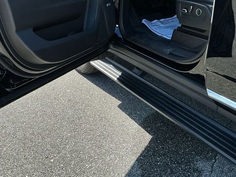 Used 2021 GMC Yukon Denali w/ Denali Premium Package image 24