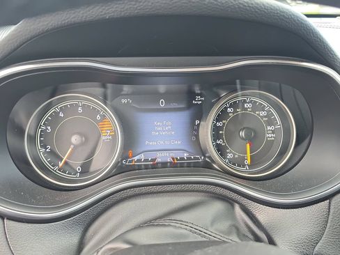 Used 2019 Jeep Cherokee Limited FWD image 23