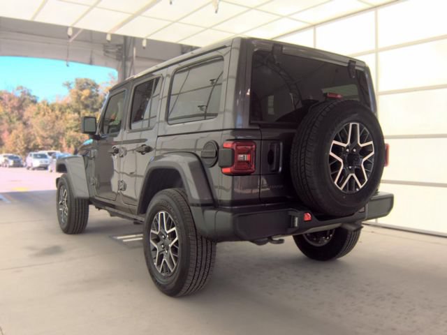 Used 2025 Jeep Wrangler Unlimited Sahara AWD/4WD image 4
