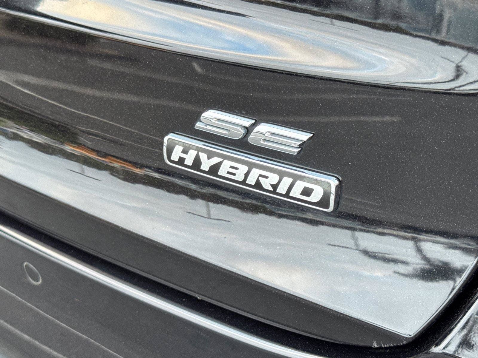 Used 2020 Ford Fusion SE FWD image 11