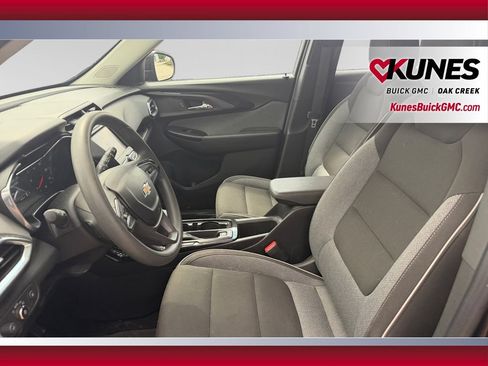 Used 2022 Chevrolet TrailBlazer LT FWD image 22