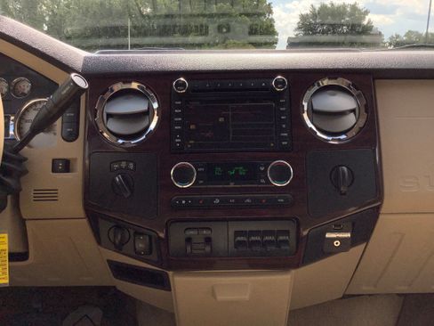 Used 2010 Ford F250 Lariat AWD/4WD image 9