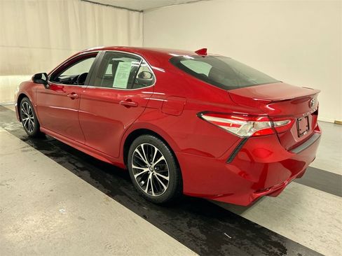 Used 2020 Toyota Camry SE image 7