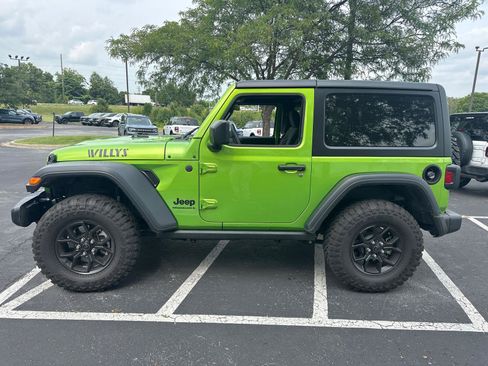 Used 2025 Jeep Wrangler Sport AWD/4WD image 7