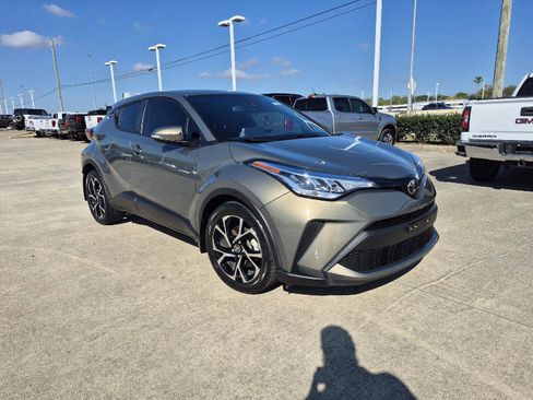 Used 2021 Toyota C-HR XLE image 6