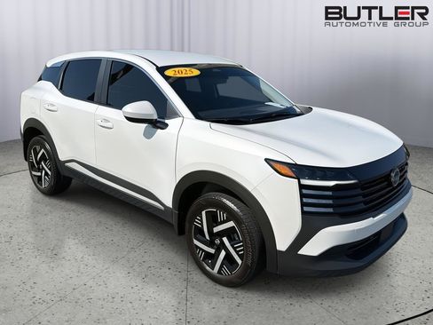 Used 2025 Nissan Kicks SV FWD image 8