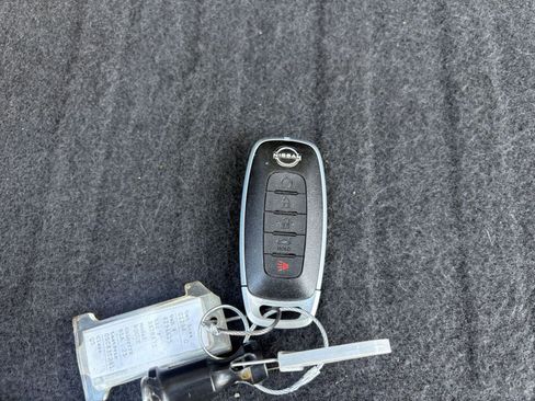 Used 2025 Nissan Rogue SV FWD image 21