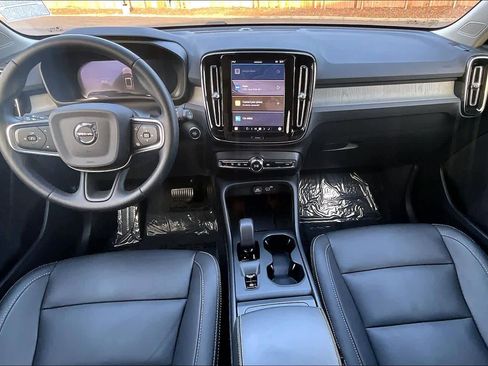 Used 2025 Volvo XC40 B5 Core w/ Protection Package Premier image 18