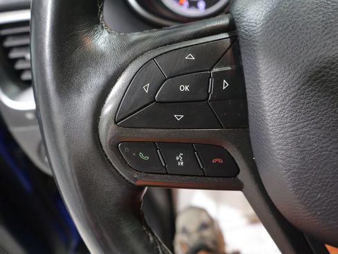 Used 2019 Jeep Cherokee Trailhawk AWD/4WD image 32