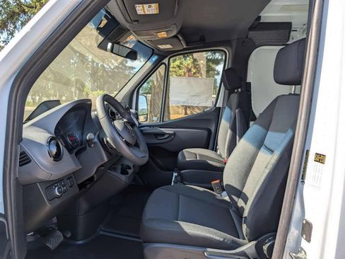 Used 2025 Mercedes-Benz Sprinter 2500 image 23