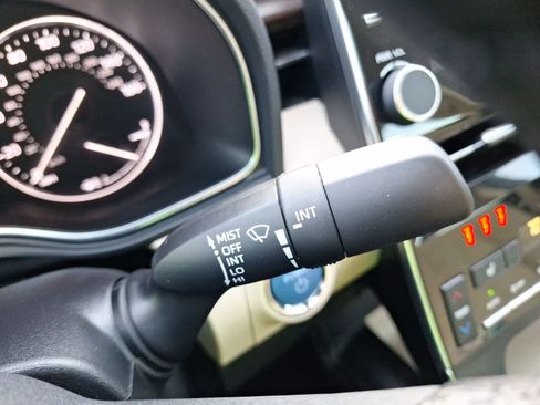 Used 2021 Toyota Avalon XLE image 25