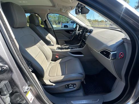 Used 2018 Jaguar F-PACE R-Sport image 28