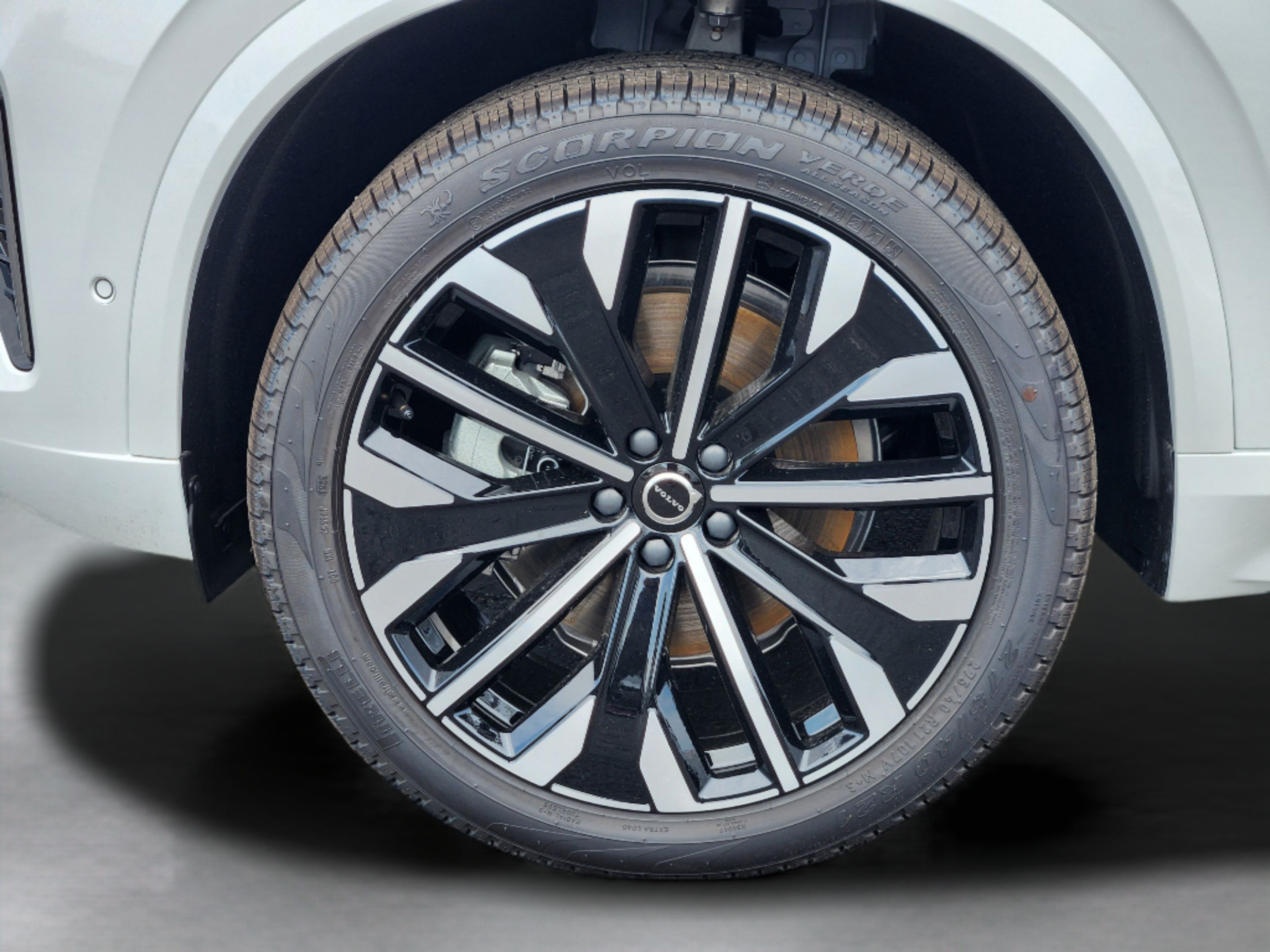 Used 2026 Volvo XC90 B6 Plus w/ Protection Package Premier AWD/4WD image 32