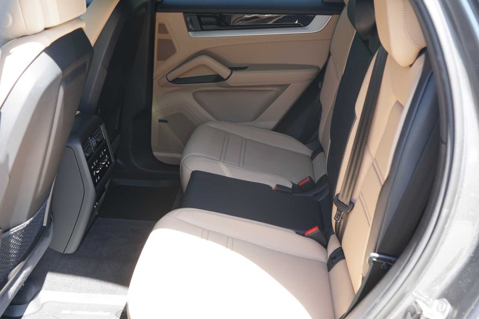 Used 2025 Porsche Cayenne S AWD/4WD image 20