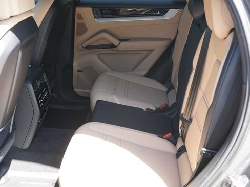 Used 2025 Porsche Cayenne S AWD/4WD image 20
