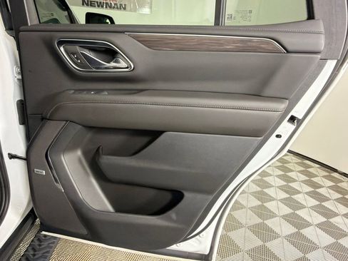 Used 2024 Chevrolet Tahoe Z71 w/ Luxury Package image 17