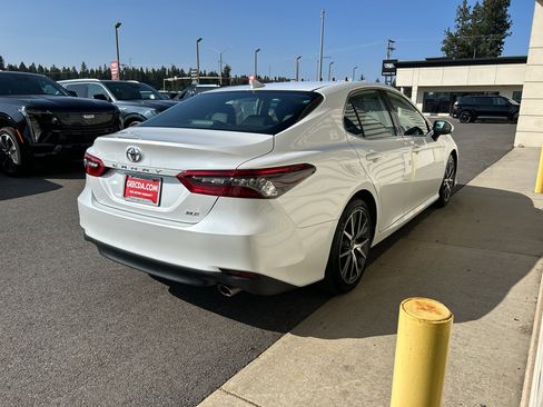 Used 2024 Toyota Camry XLE w/ Cold Weather Package image 4