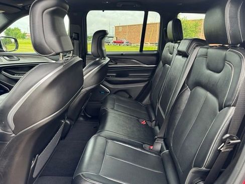 Certified 2022 Jeep Grand Cherokee Overland w/ Luxury Tech Group IV RWD image 13
