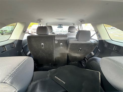 Used 2016 Kia Sorento LX w/ LX Convenience Package image 34