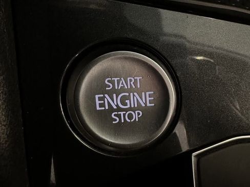 Used 2019 Volkswagen Tiguan SE w/ Panoramic Sunroof Package image 31