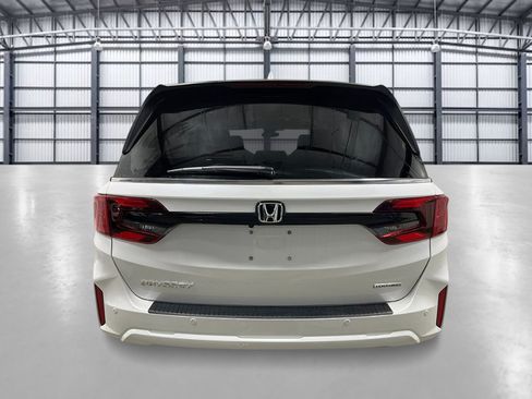 New 2026 Honda Odyssey Touring image 4
