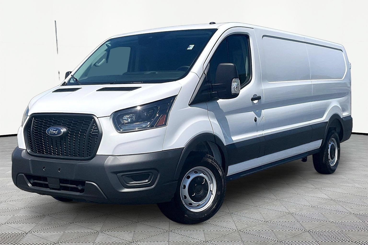 Used 2025 Ford Transit 150 Low Roof RWD image 2