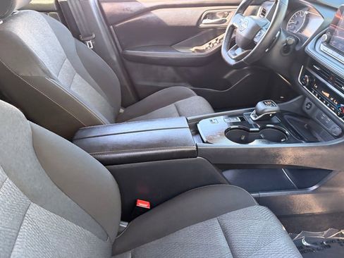 Certified 2025 Nissan Rogue SV FWD image 12
