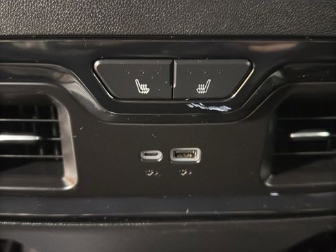 Used 2024 GMC Sierra 2500 AT4X image 18