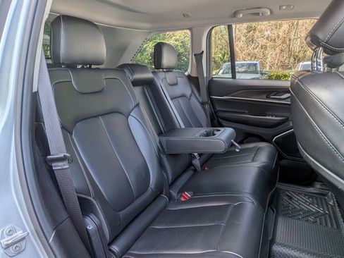 Used 2022 Jeep Grand Cherokee Limited image 17